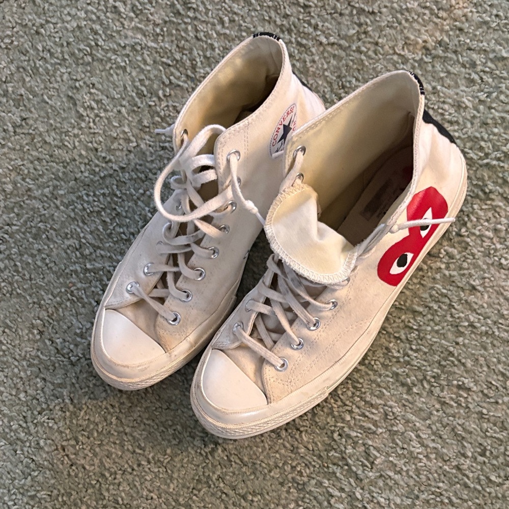 White High-Top Sneakers with Red Accents play comme de garçons (converse)